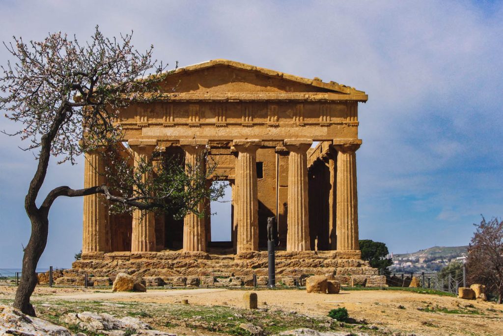 Understanding Forced Perspective Architecture