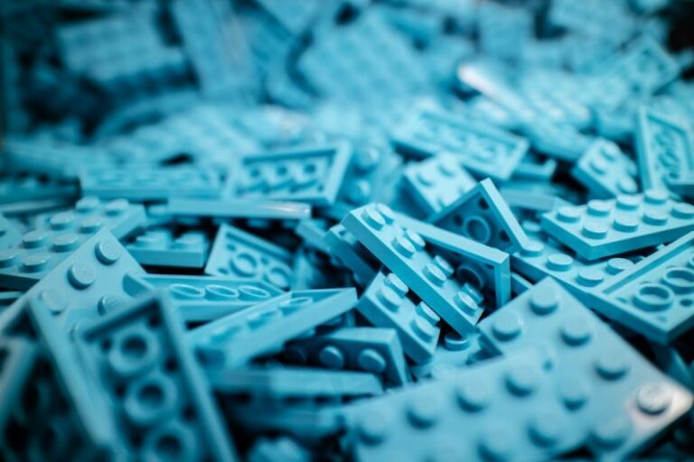 Plastic Bricks - blue building block lot